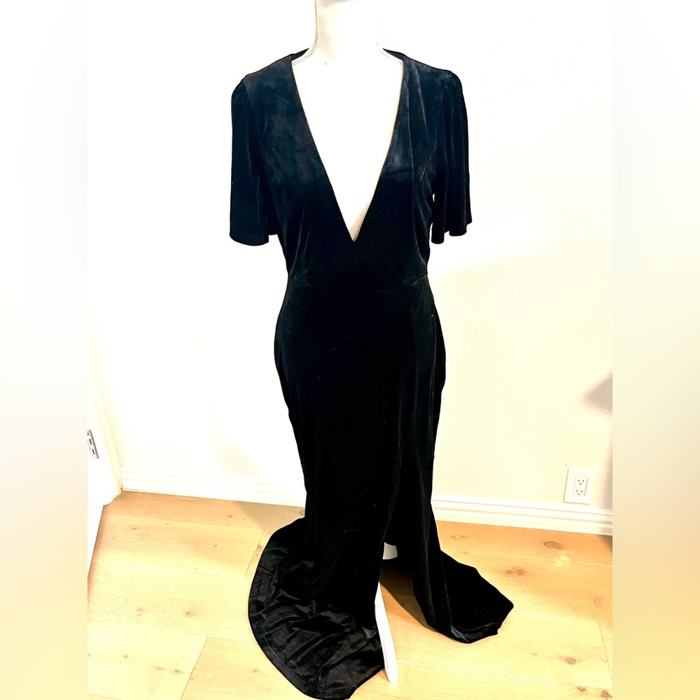 Lulu's Black Velvet Maxi Dress w Slit